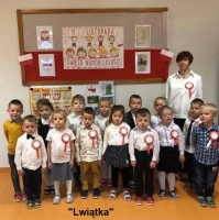 Zdjęcie: Szkoła do hymnu 2020