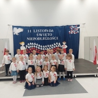 Zdjęcie: Szkoła do hymnu 2022