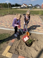 Zdjęcie: Nasz plac zabaw pięknieje